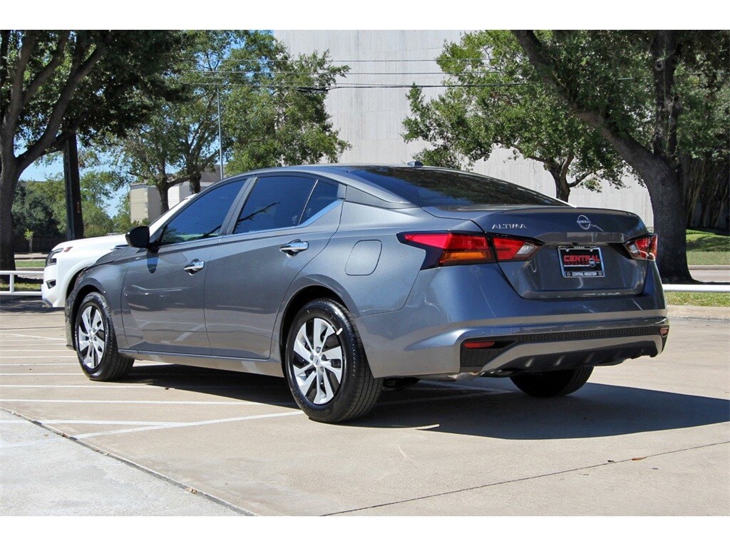 2025 Nissan Altima S photo 3