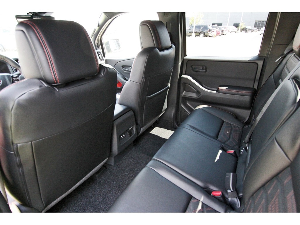 2026 Nissan Frontier PRO-4X photo 11