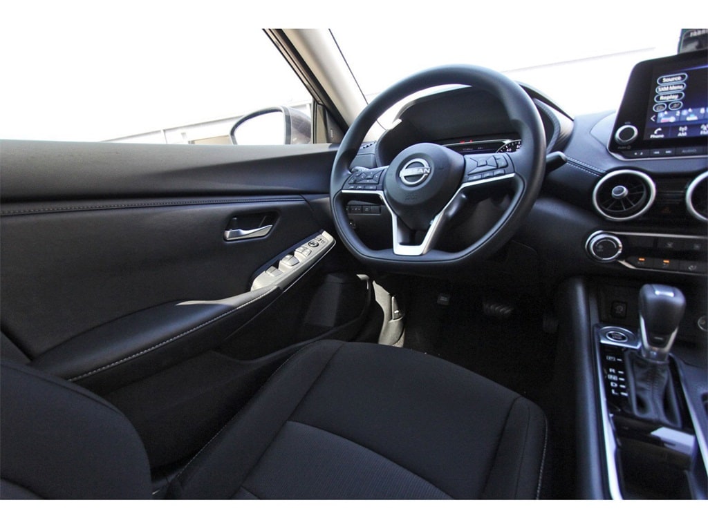 2025 Nissan Sentra SV photo 6