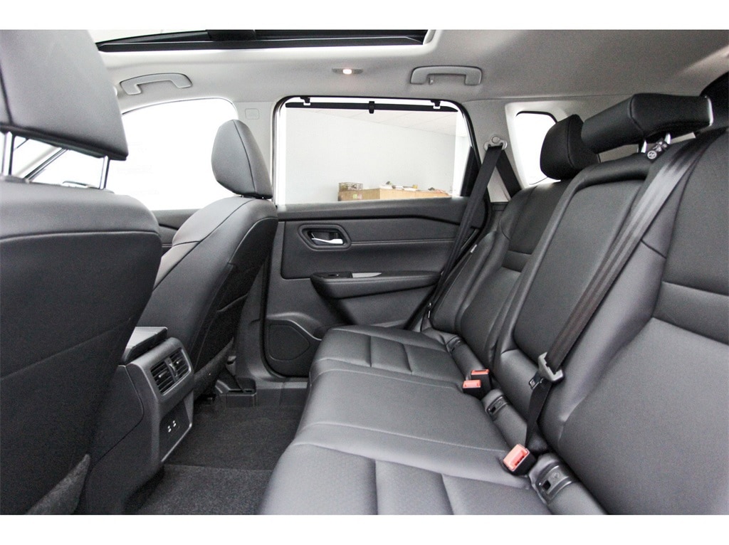 2025 Nissan Rogue SV photo 9
