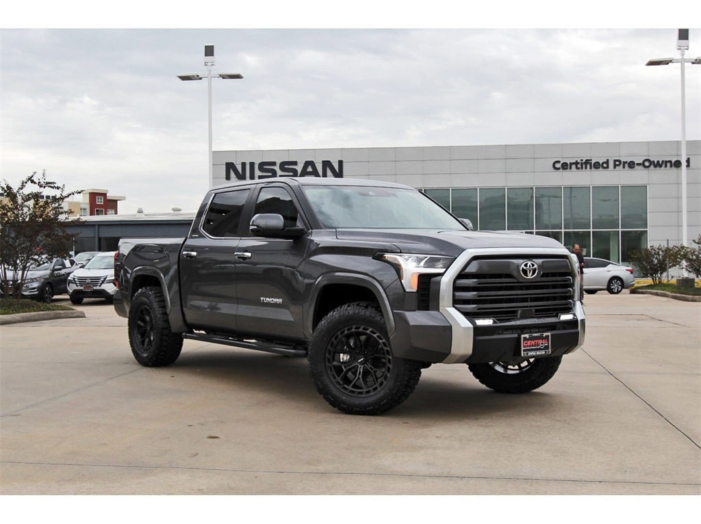 2024 Toyota Tundra Limited's photo