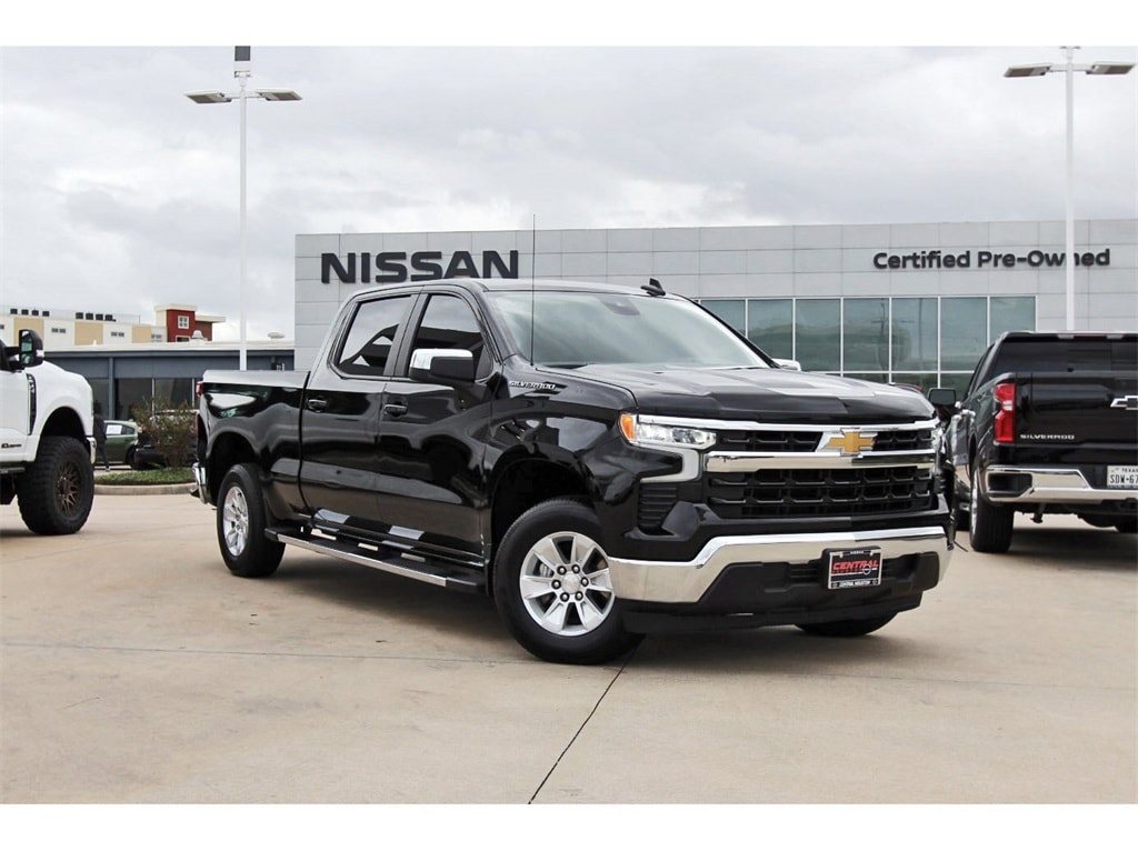2024 Chevrolet Silverado 1500 LT's photo