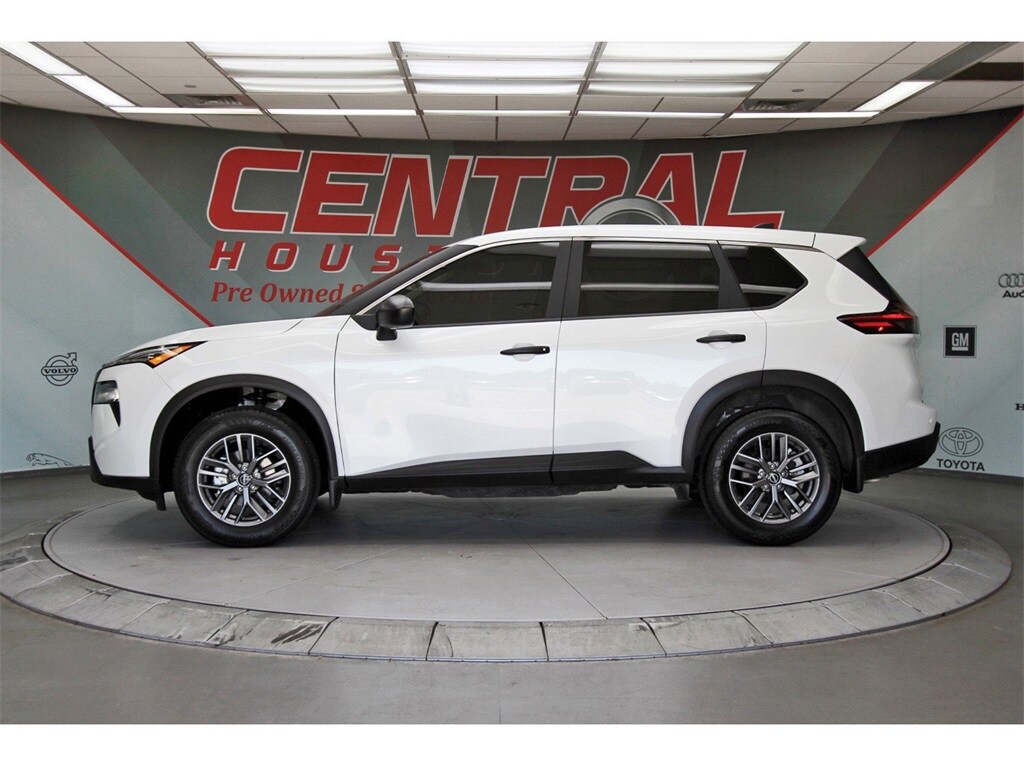 2024 Nissan Rogue S photo 2