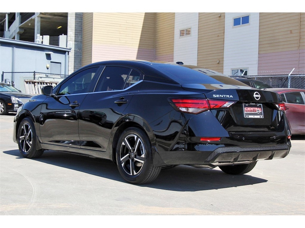 2025 Nissan Sentra SV photo 3