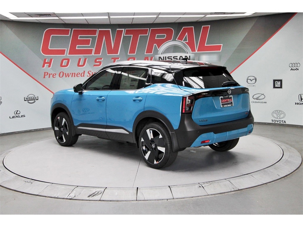 2026 Nissan Kicks SR photo 2