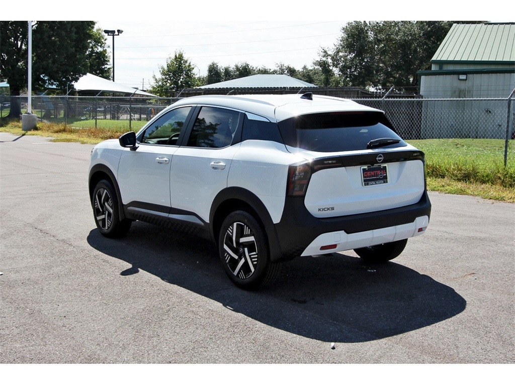 2026 Nissan Kicks SV photo 2
