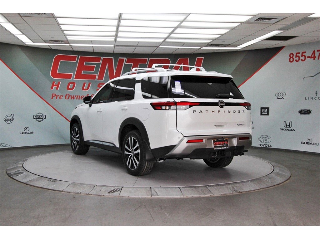 2025 Nissan Pathfinder Platinum photo 4