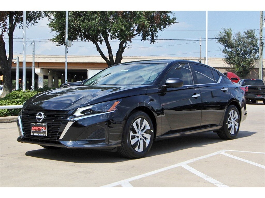 2025 Nissan Altima S photo 2
