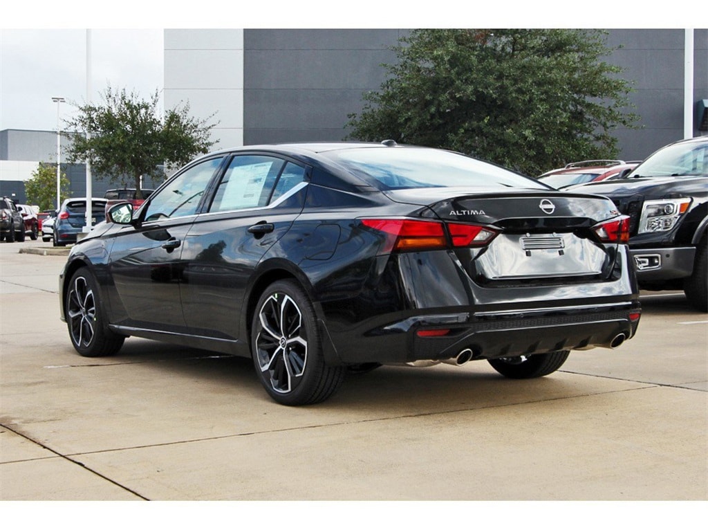 2025 Nissan Altima SR photo 4