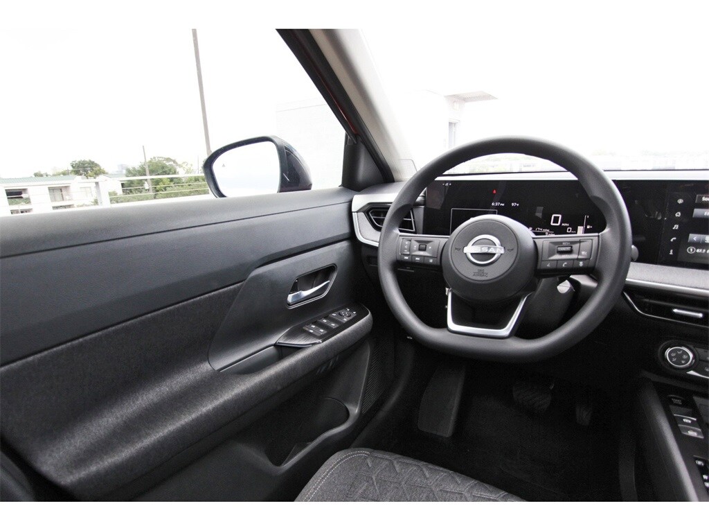 2025 Nissan Kicks SV photo 6