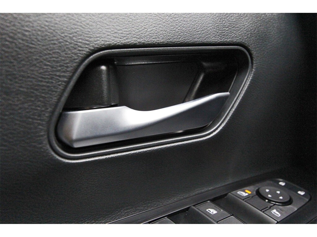 2025 Nissan Kicks SV photo 11