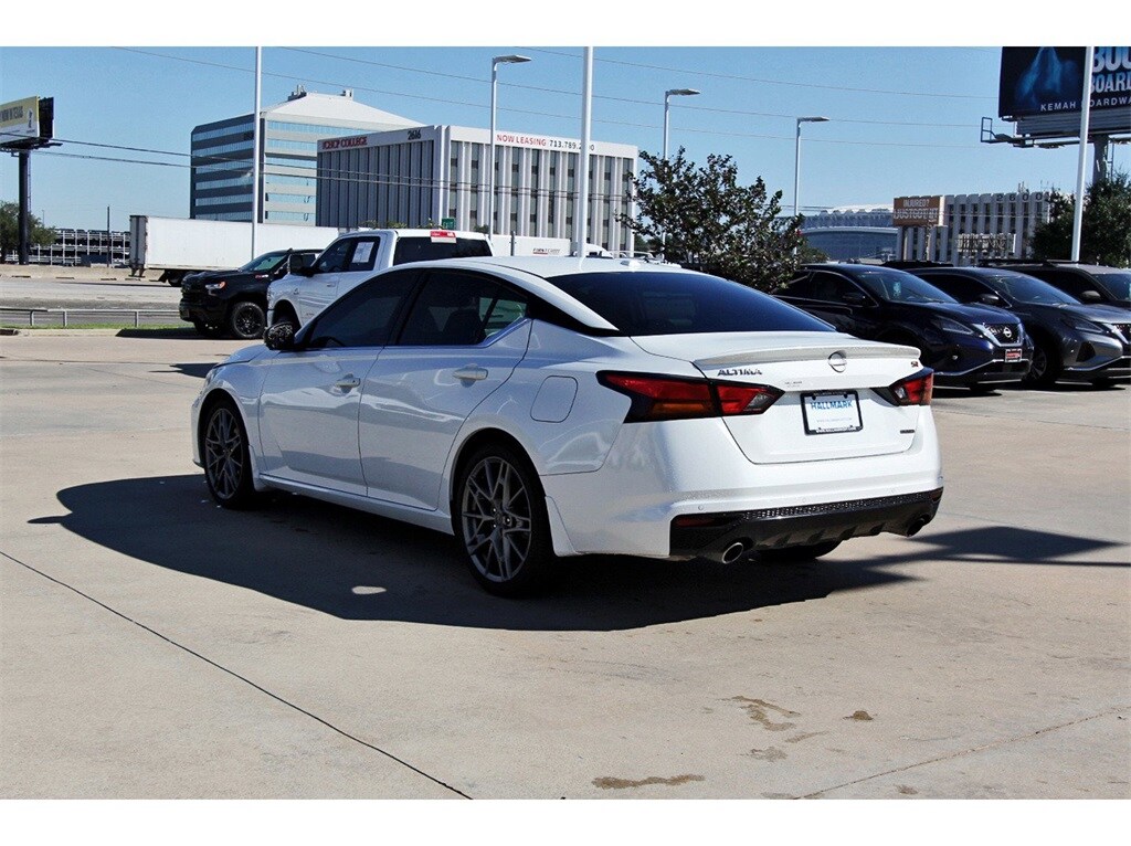 2024 Nissan Altima SR photo 4