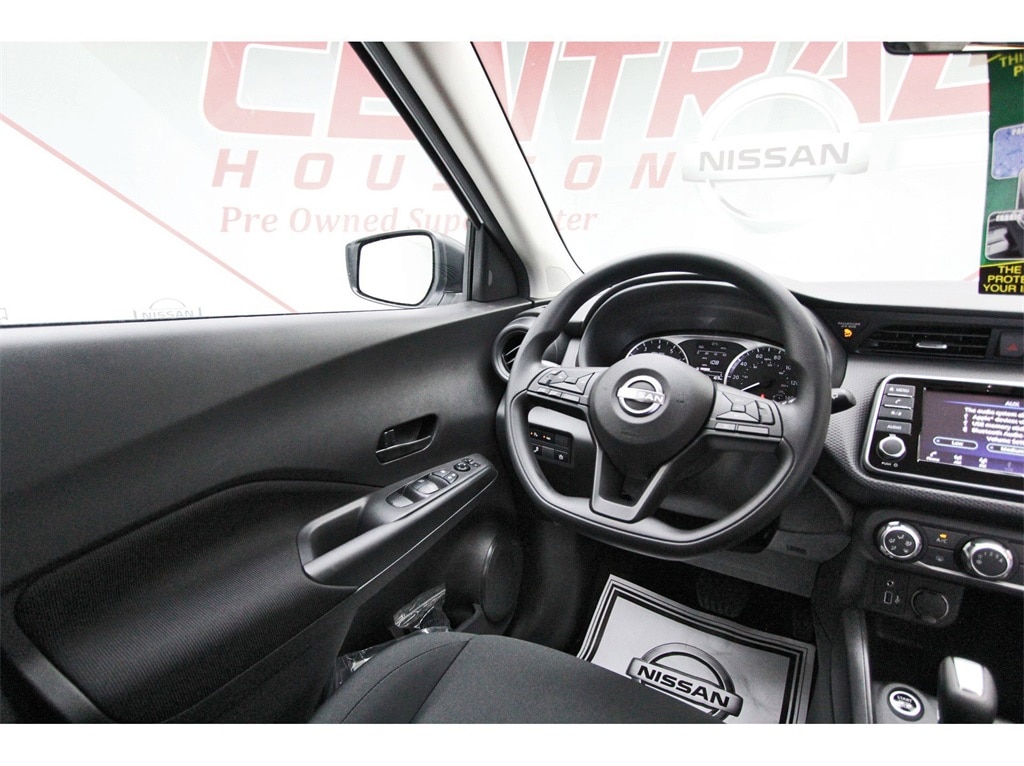 2025 Nissan Kicks Play S photo 4