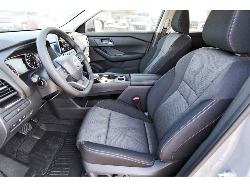 2026 Nissan Rogue SV photo 3