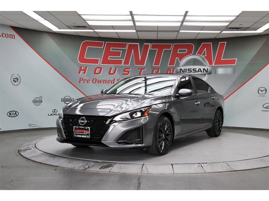 2025 Nissan Altima SV photo 2