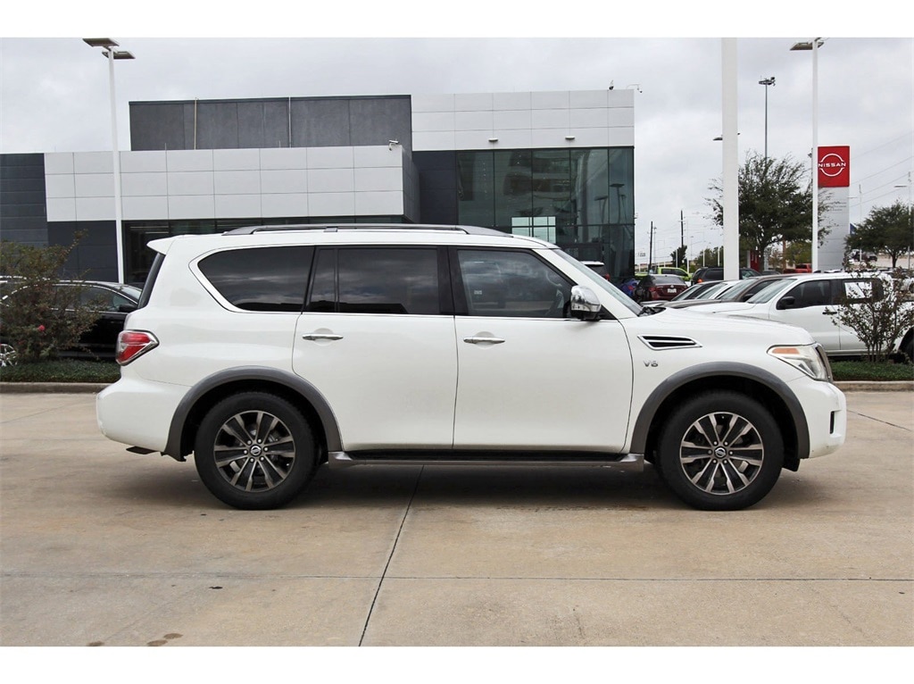 2017 Nissan Armada Platinum photo 3