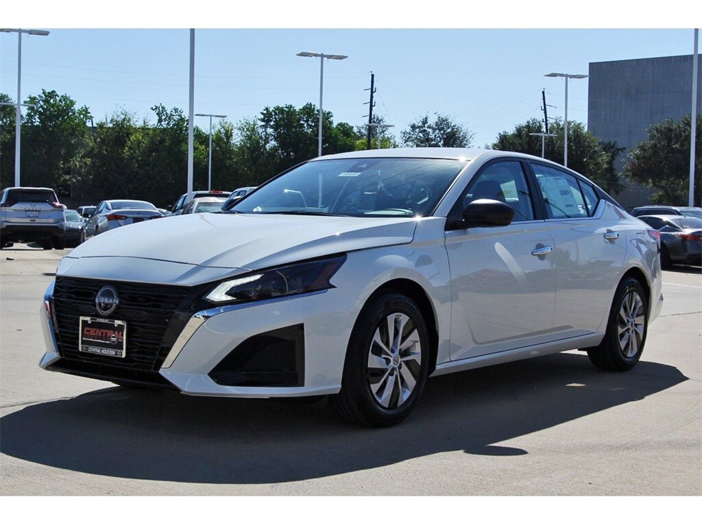 2025 Nissan Altima S photo 2