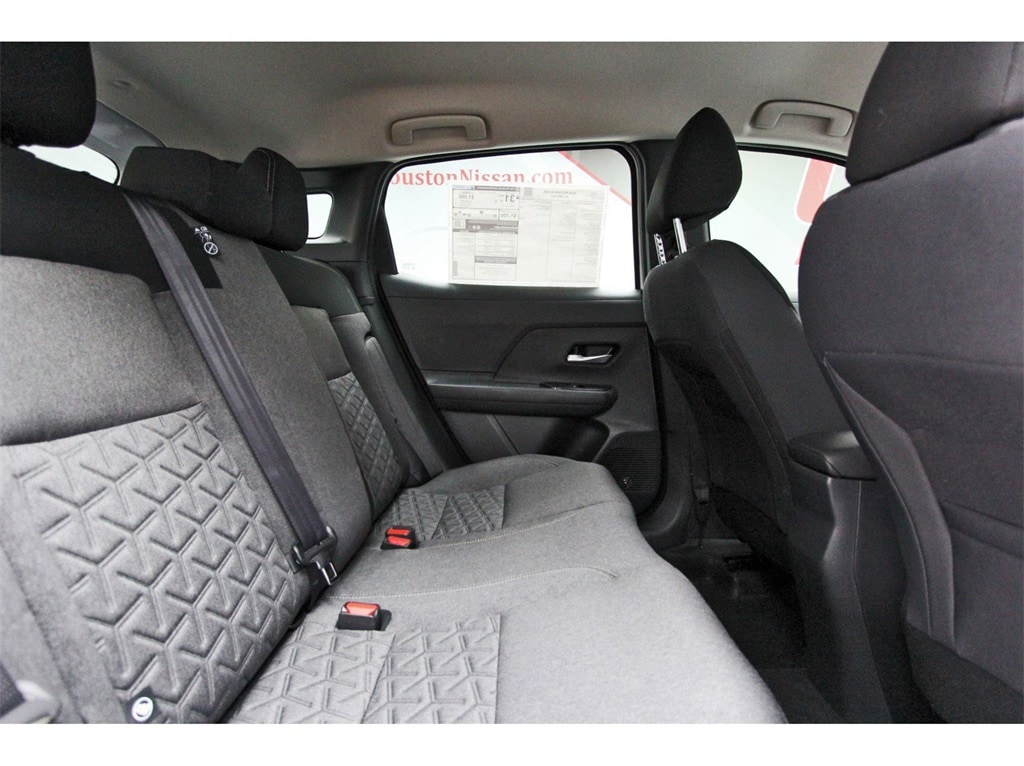 2025 Nissan Kicks SV photo 6