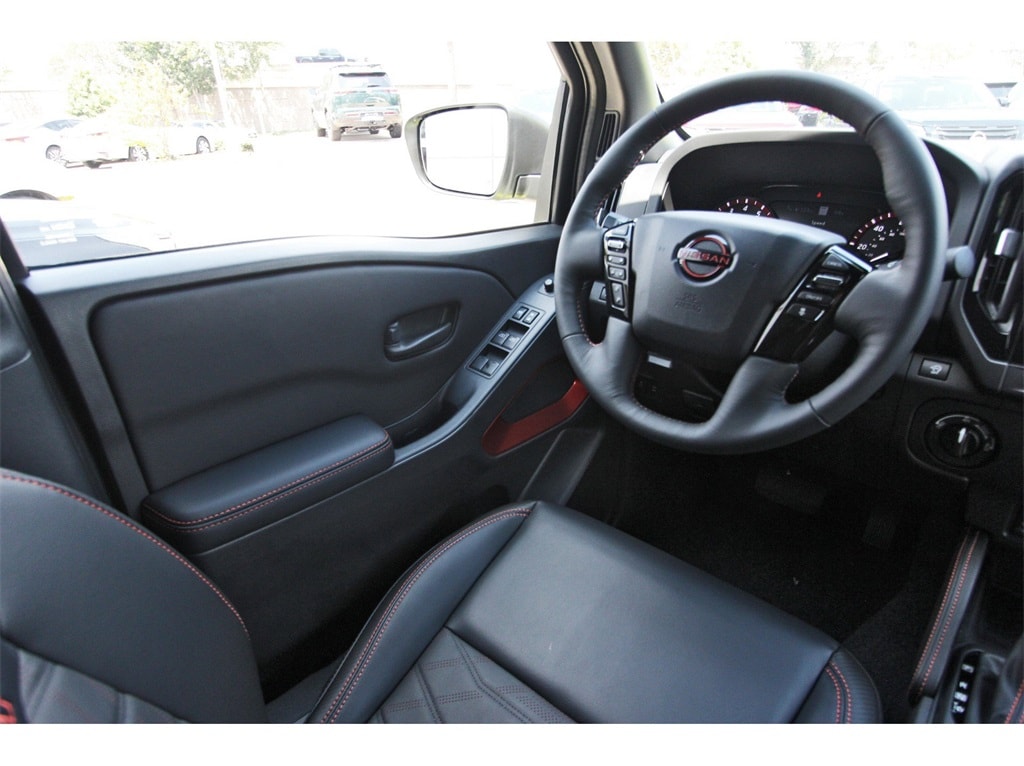 2026 Nissan Frontier PRO-4X photo 6
