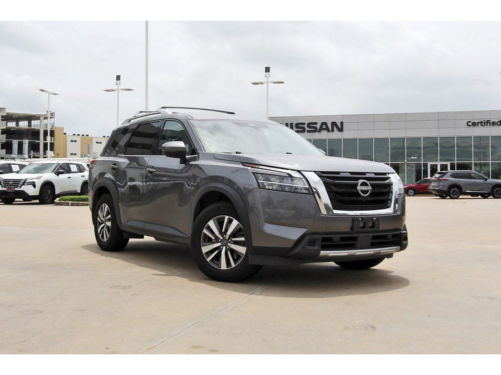 2023 Nissan Pathfinder SL