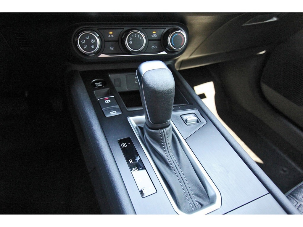 2025 Nissan Kicks SV photo 20