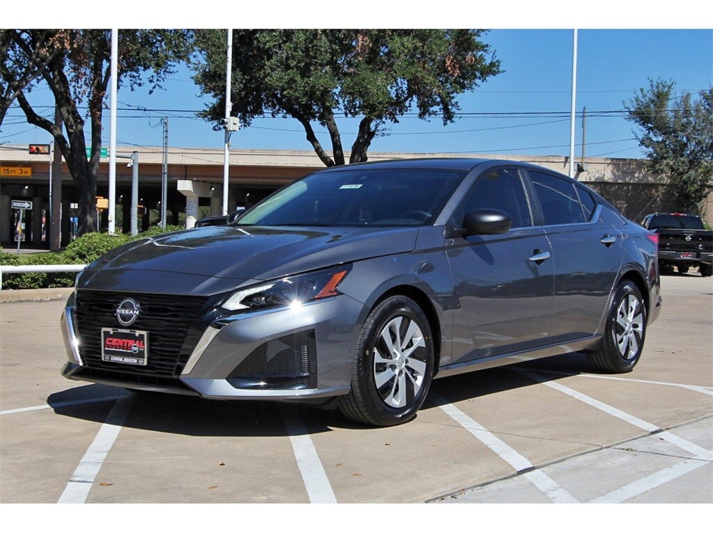 2025 Nissan Altima S photo 2