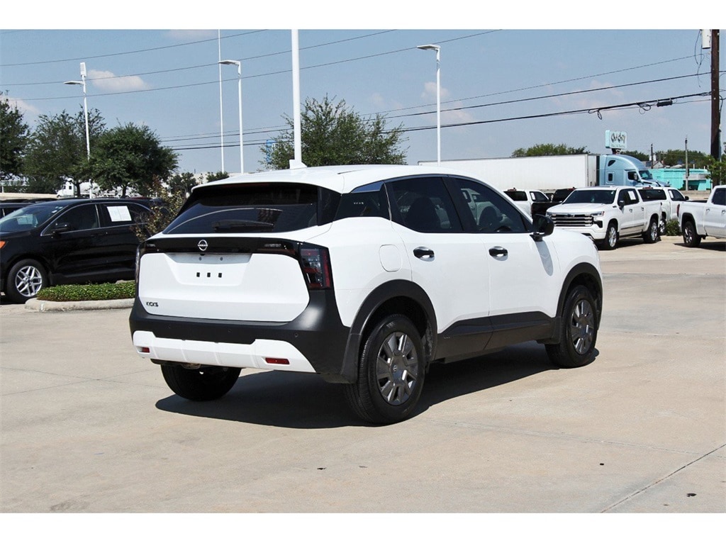 2025 Nissan Kicks S photo 4