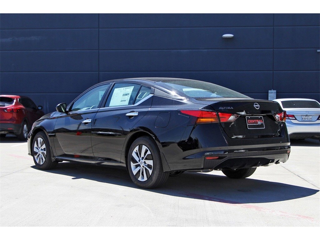 2025 Nissan Altima S photo 3