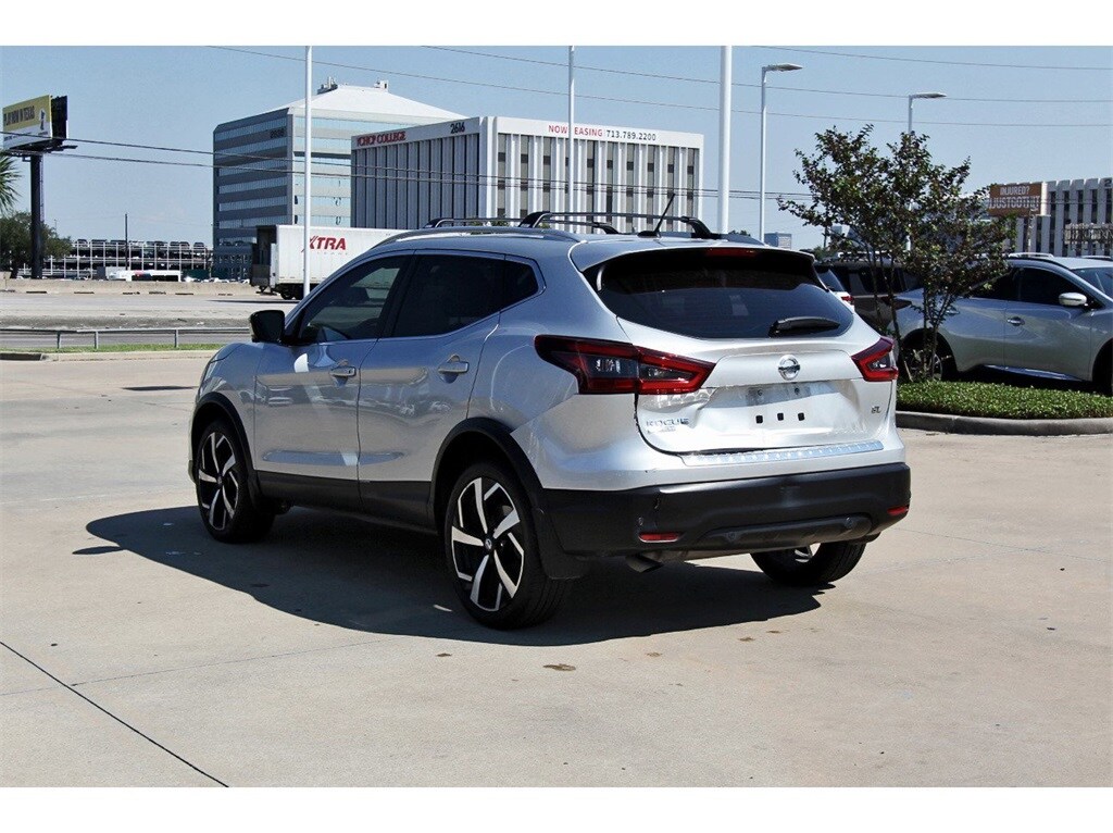 2022 Nissan Rogue Sport SL photo 3
