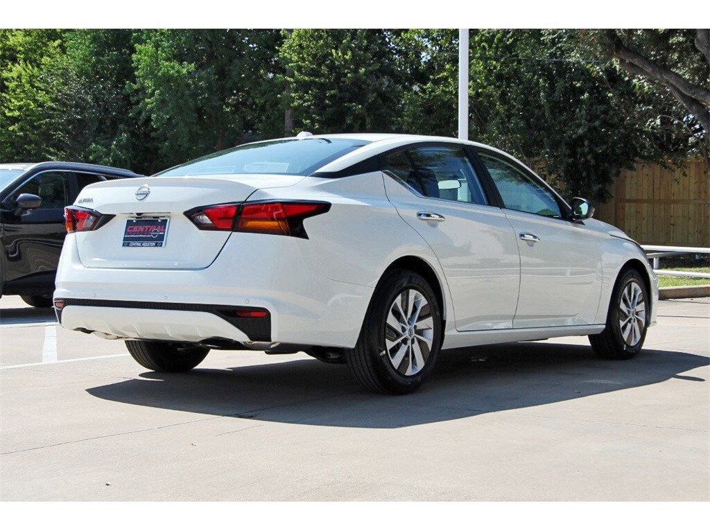 2025 Nissan Altima S photo 4
