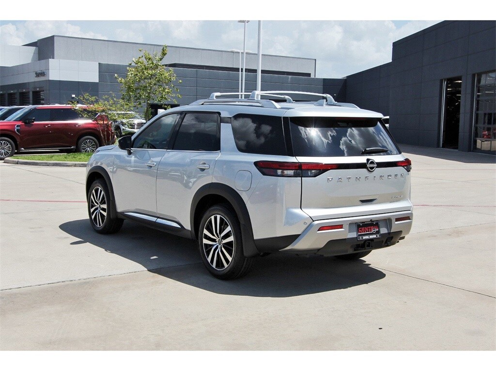 2025 Nissan Pathfinder Platinum photo 2