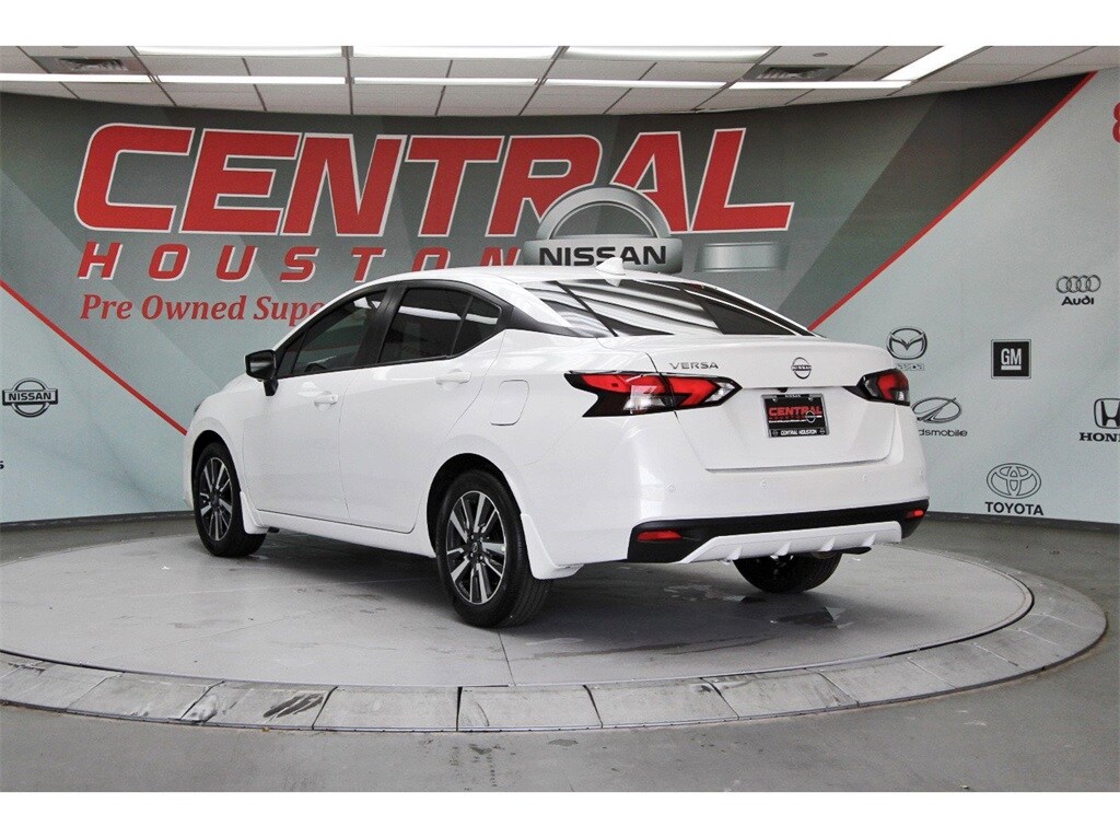 2025 Nissan Versa 1.6 SV photo 4