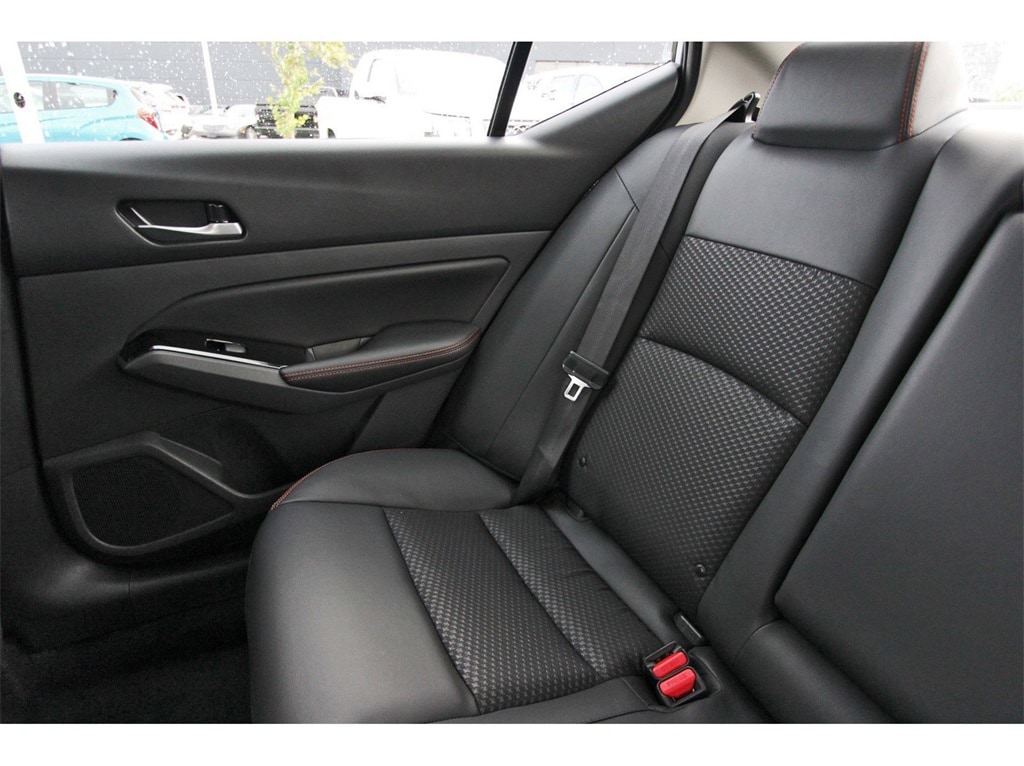 2025 Nissan Altima SR photo 10
