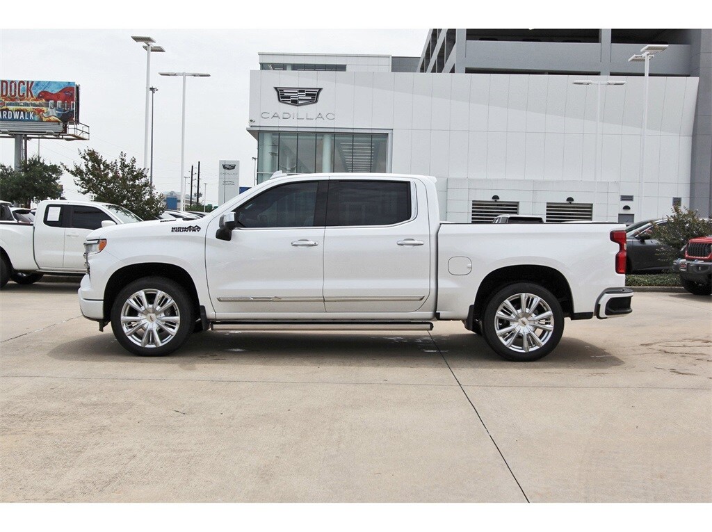 2023 Chevrolet Silverado 1500 High Country photo 3