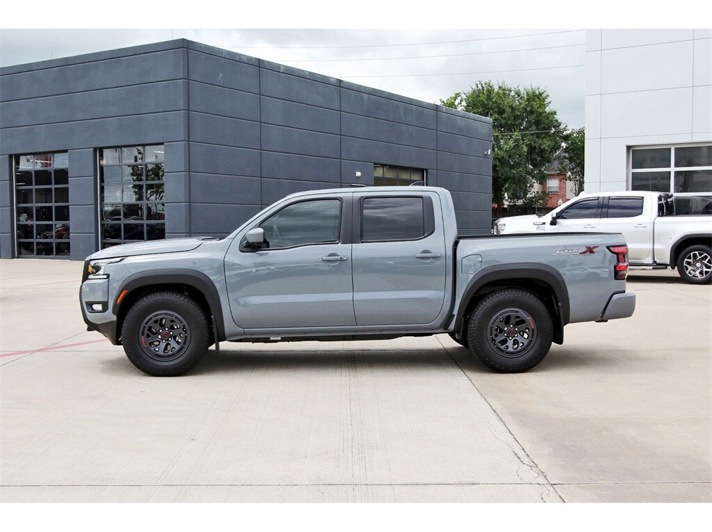2025 Nissan Frontier PRO-X photo 3
