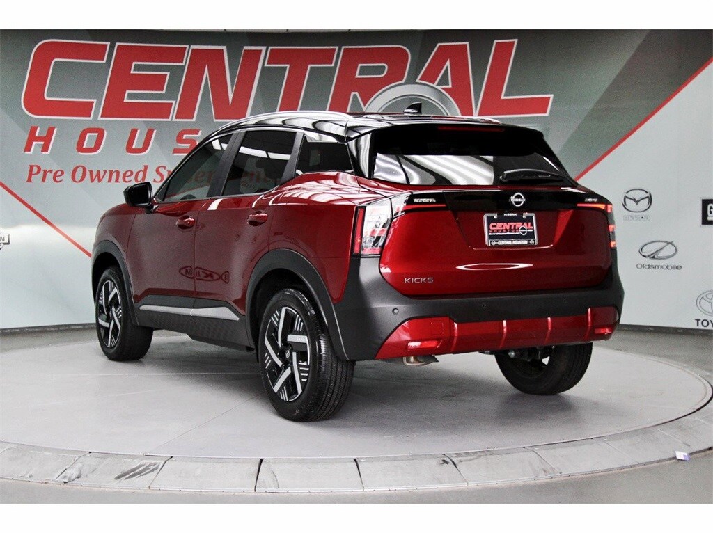 2025 Nissan Kicks SV photo 3