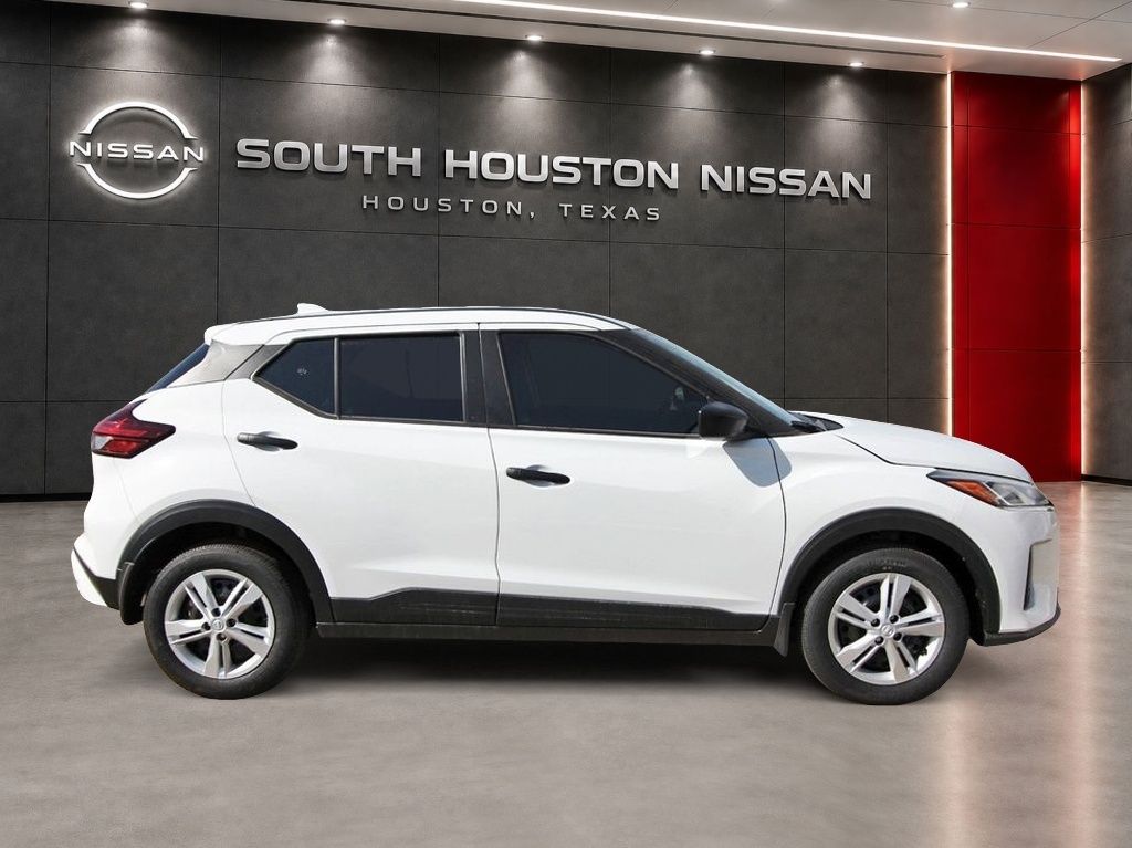 2025 Nissan KICKS PLAY Base - Photo 5