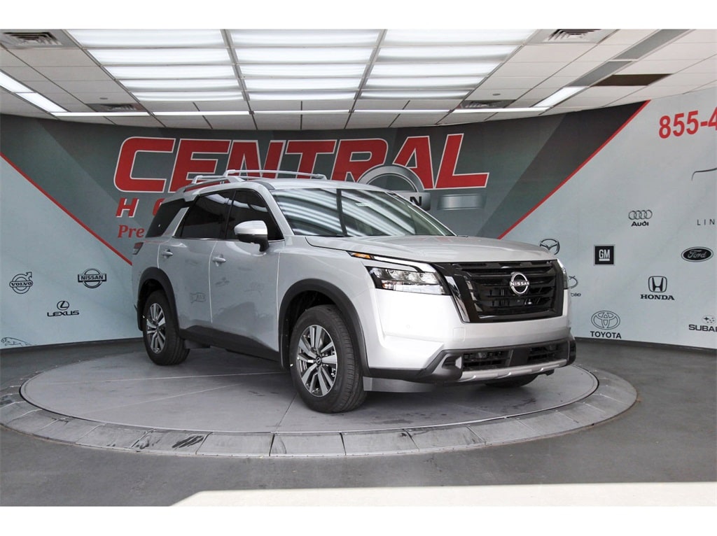 2025 Nissan Pathfinder SL