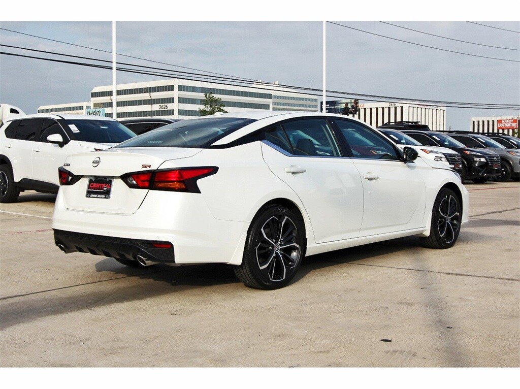 2025 Nissan Altima SR photo 6