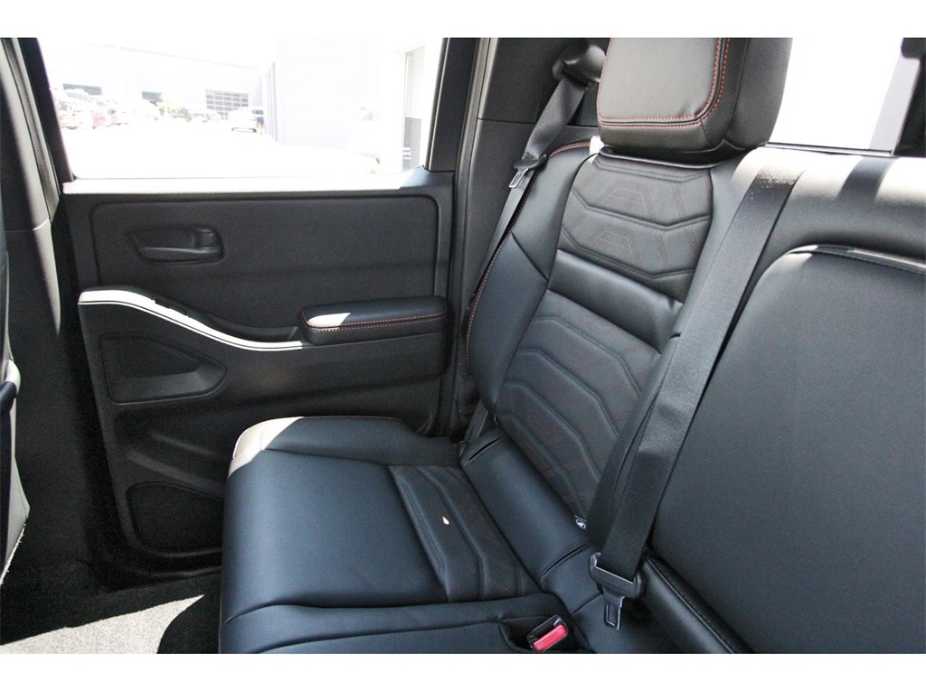 2026 Nissan Frontier PRO-4X photo 9