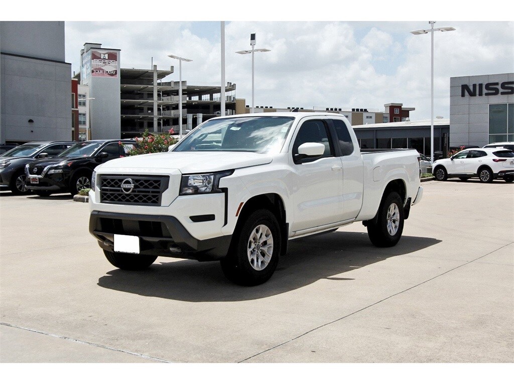 2024 Nissan Frontier SV photo 2