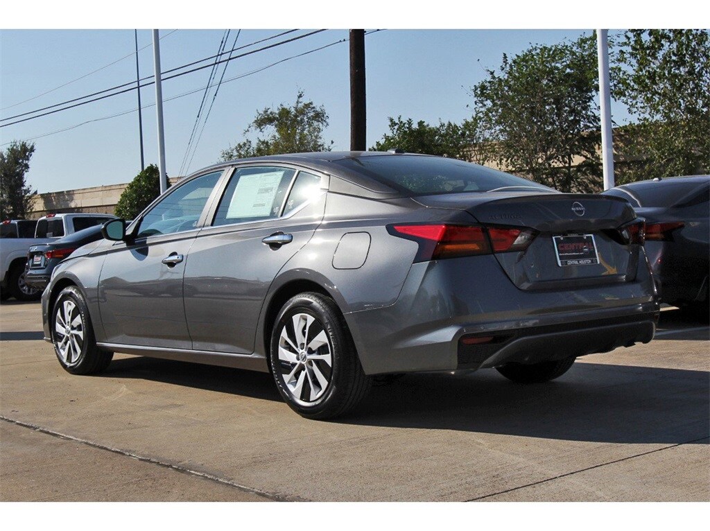 2025 Nissan Altima S photo 3