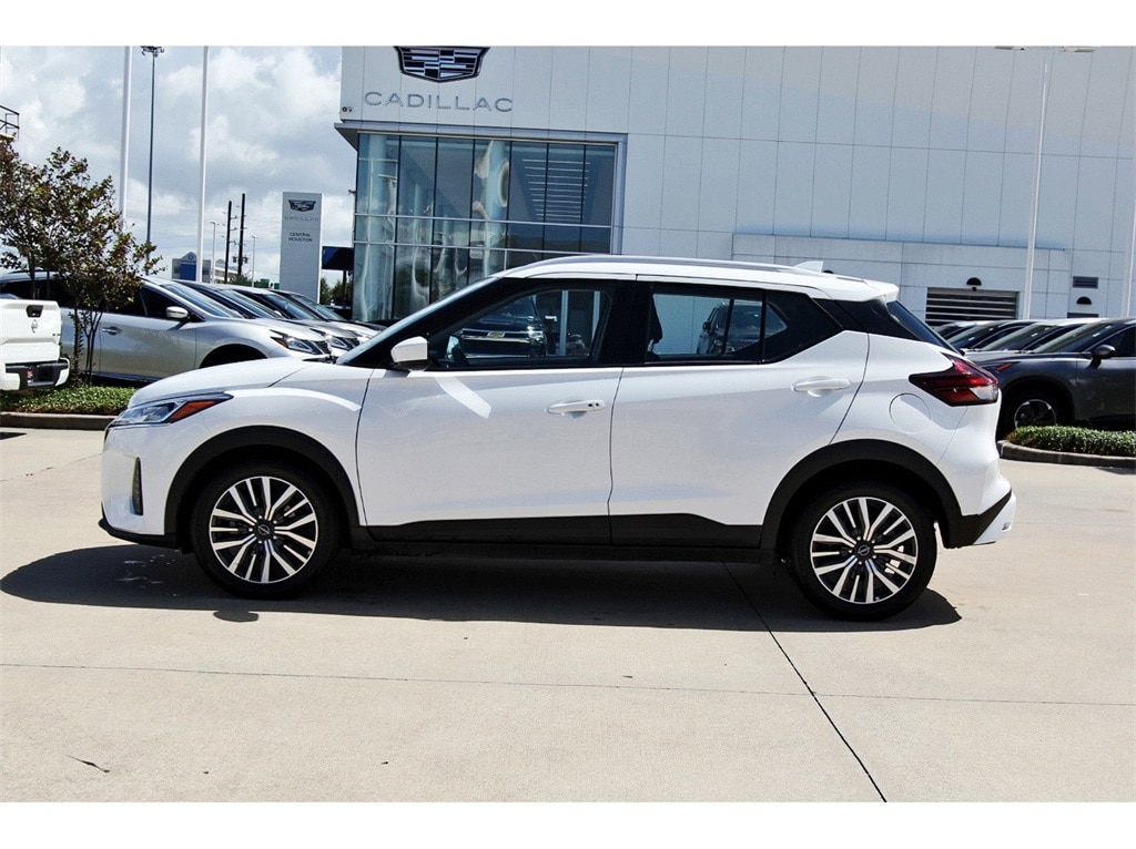 2023 Nissan Kicks SV photo 2