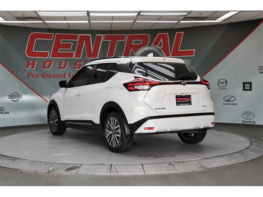 2023 Nissan Kicks SR photo 4