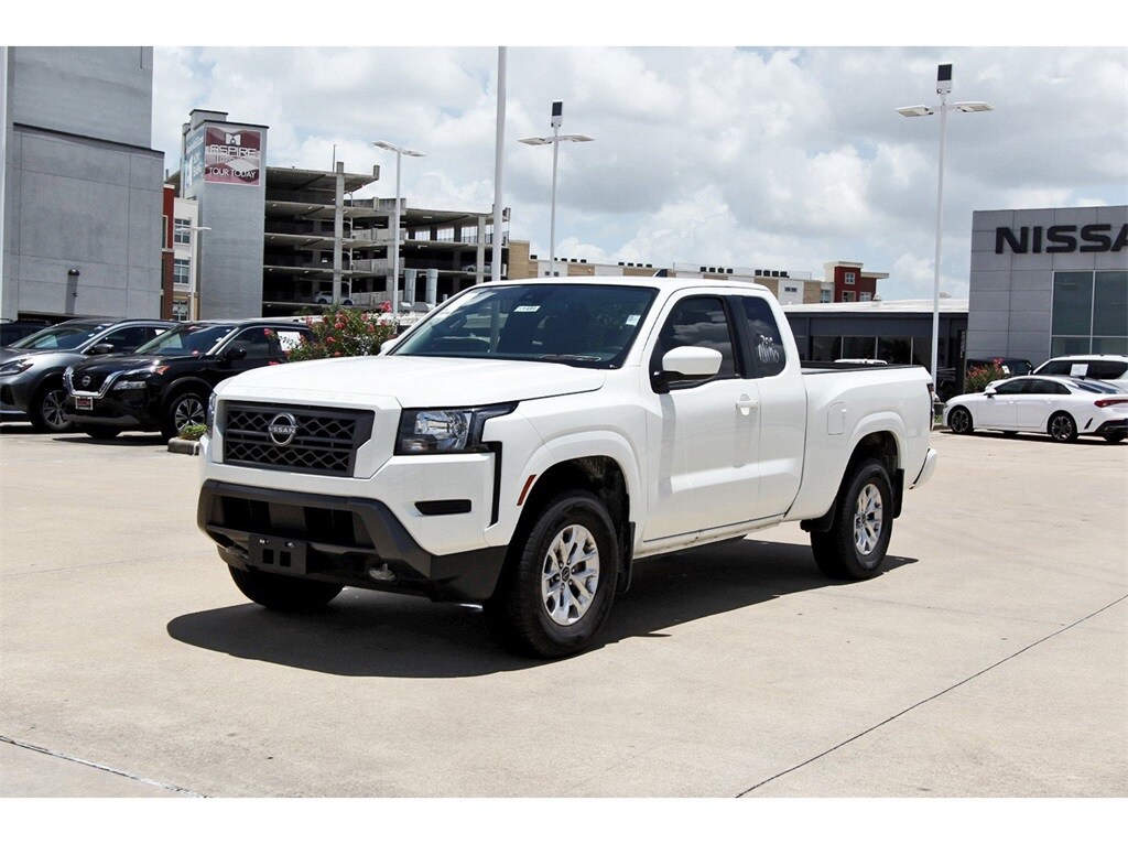 2024 Nissan Frontier SV photo 2