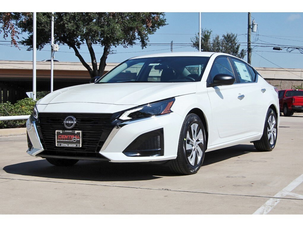 2025 Nissan Altima S photo 2