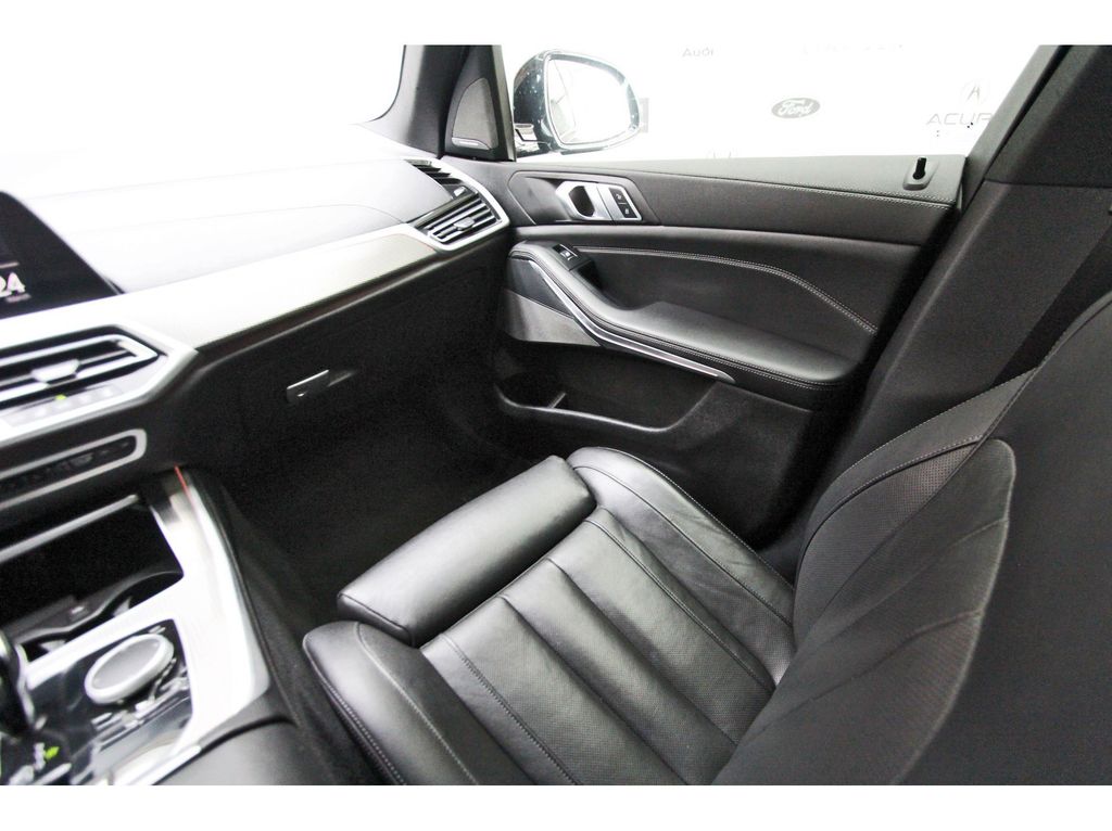 2022 BMW X5 M50i - Photo 8