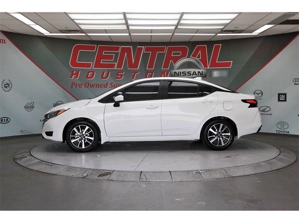 2025 Nissan Versa 1.6 SV photo 3