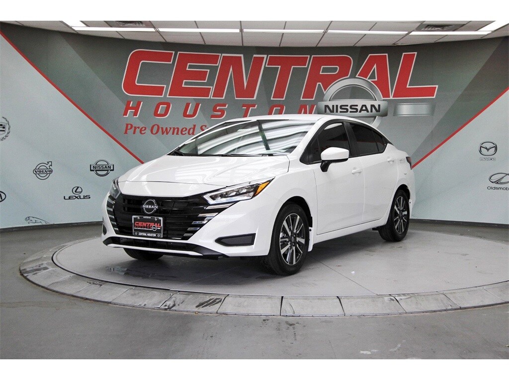 2025 Nissan Versa 1.6 SV photo 2