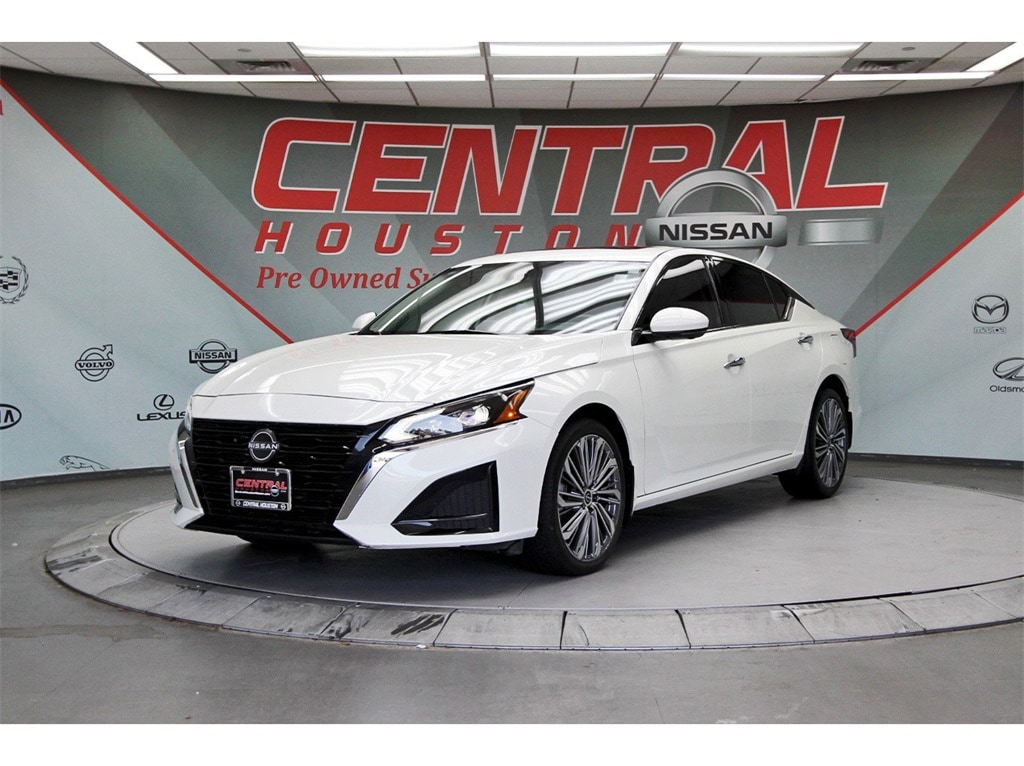 Used 2023 Nissan Altima SL with VIN 1N4BL4EWXPN394646 for sale in Houston, TX